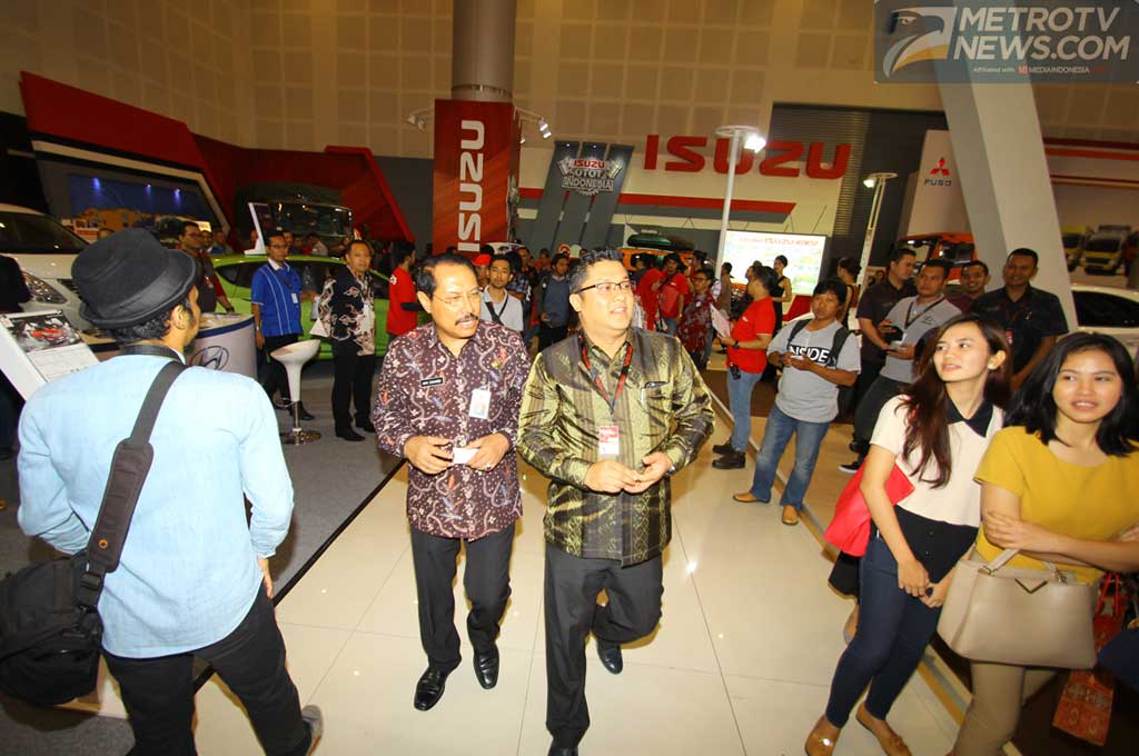 Jumlah pengunjung yang memadati areal pameran GIIAS Surabaya Auto Show sudah mencapai 16 ribuan hingga Jumat kemarin. MTVN/Ahmad Garuda