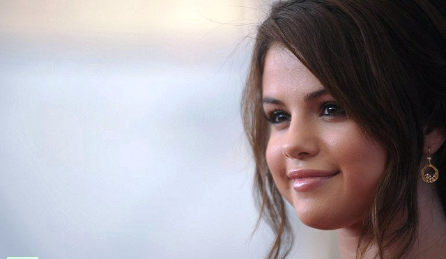 Selena Gomez Konfirmasi Kabar Kencani Personel One Direction