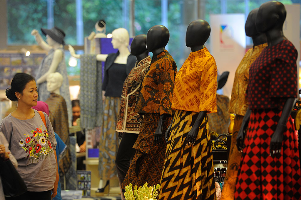 Beragam Kerajinan Nusantara di Pameran Katumbiri