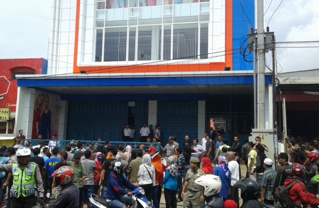 Unjuk rasa pedagang Pasar Tanjungsari, Sumedang, Jawa Barat. (Metrotvnews.com/Ismail)