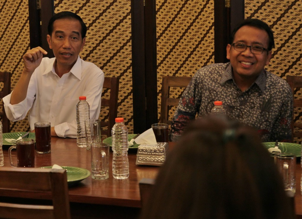 Presiden Jokowi dan Mensesneg Pratikno. Foto: MI/Widjajadi.
