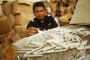 Bea Cukai Sita Jutaan Batang Rokok dan Ribuan Miras Ilegal