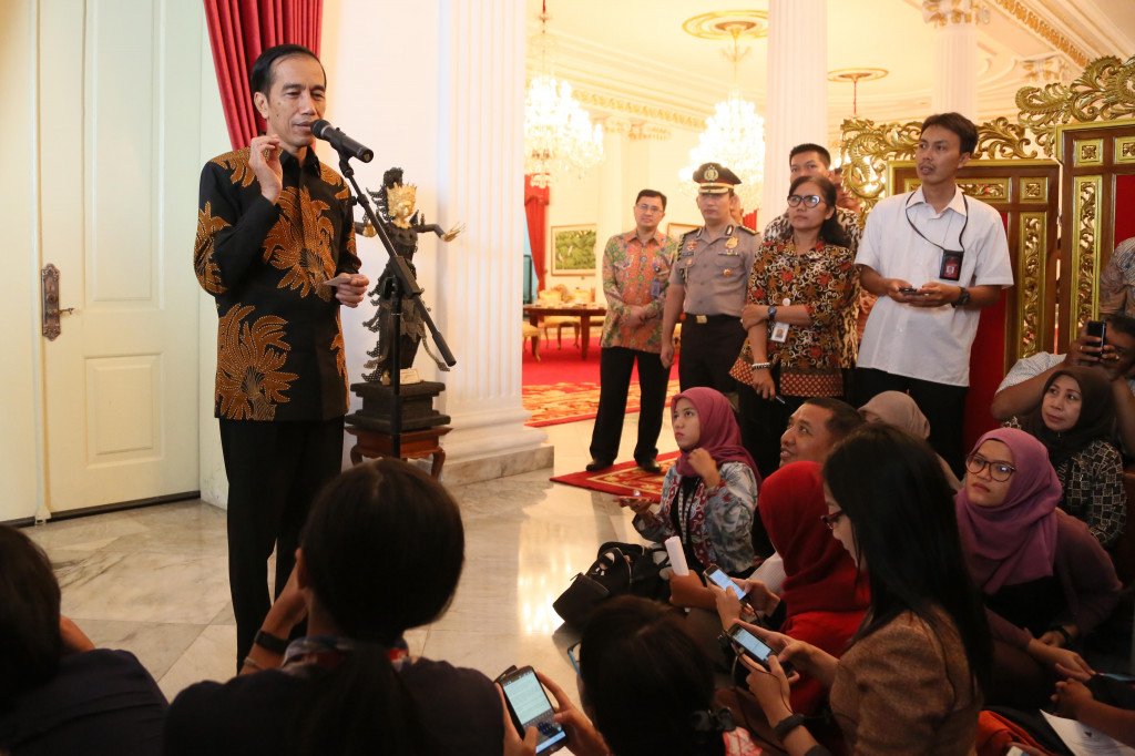  Presiden Joko Widodo memberikan keterangan seusai penganugerahan keterbukaan informatika badan publik 2015 di Istana Negara, Jakarta, Selasa 15 Desember 2015. Foto: MI/Ramdani