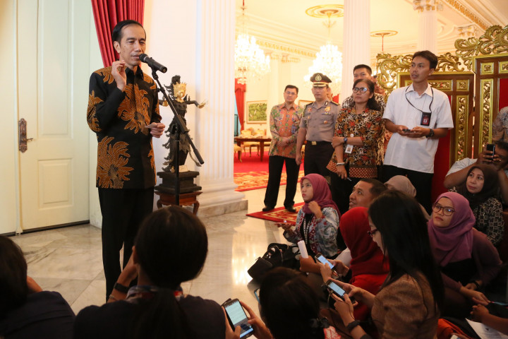 Marah Jabatannya Dicatut, Akankah Jokowi Lapor Polisi?