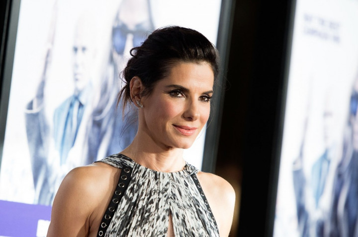 Sandra Bullock Ajak Anak Angkat Liburan ke Disneyland