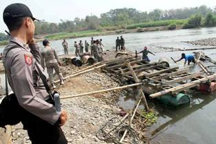 Pengawasan Melemah, Penambang Pasir Sungai Brantas Kembali Beroperasi
