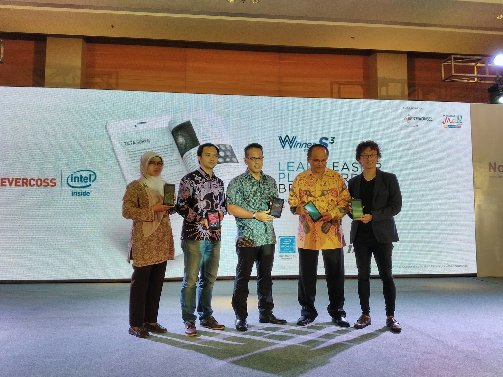 Peluncuran EVERCOSS Winner Tab S3 di Jakarta, (15/12/2015). MTVN/LAVI