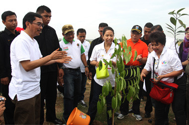 Perhutani Peringkat 5 Penghargaan Keterbukaan Informasi Badan Publik 2015