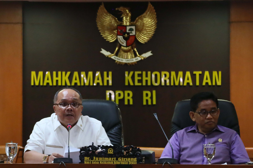 Wakil Ketua MKD Junimart Girsang (kiri). Foto: MI/Ramdani