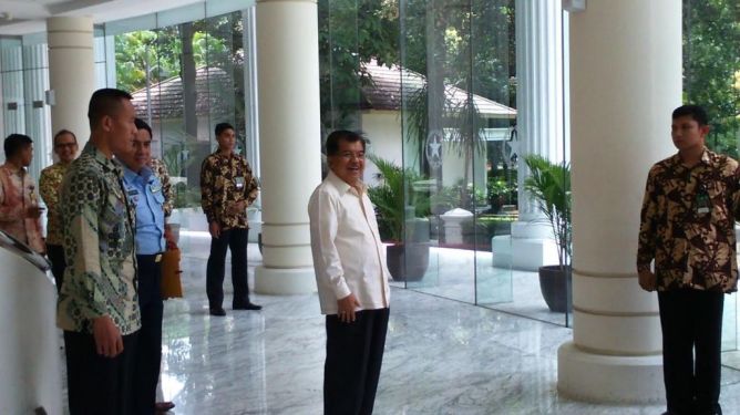 Novanto Mundur, JK: Baik Tapi Sedikit Telat