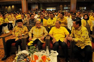 Siapa Pengganti Novanto?