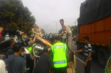 Mobil Gagal 'Mutar', Seorang Pesepeda Motor Tewas di Jombang