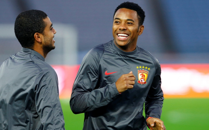 Enrique Waspadai Pergerakan Robinho