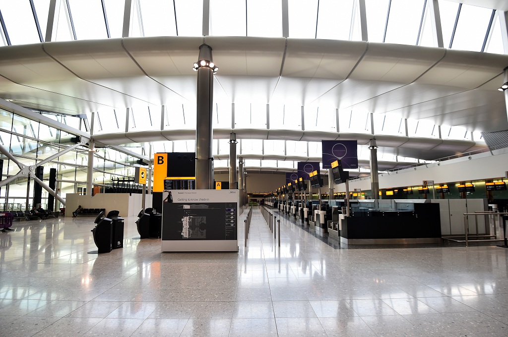 Bandara Heathrow di London, Inggris. (Foto: AFP/BEN STANSALL)
