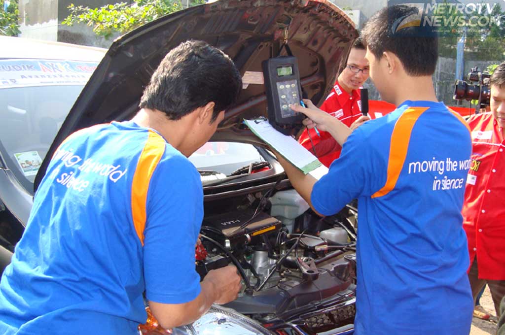 Rutin melakukan servis dan mengumpulkan nota servisnya, bisa meningkatkan harga mobil bekas. AXIC
