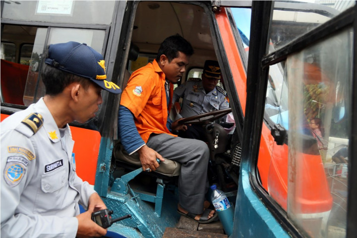 Tak Laik Jalan, Metromini 80 Dikandangkan 