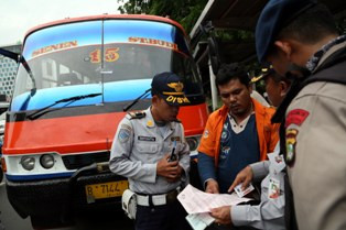 Dibantu TNI-Polri, Dishub DKI Kandangkan 189 Metromini 