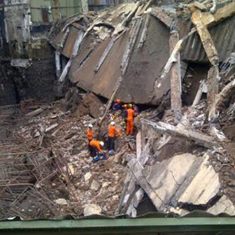 Bangunan Eks Toko Merlin Ambruk Diduga Akibat Kelalaian