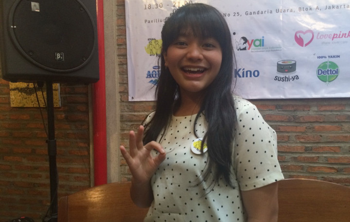 Amel Carla Berburu Kado untuk Ibunda 