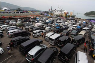 Jelang Natal & Tahun Baru, Ribuan Truk Antre di Pelabuhan Merak