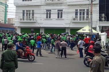 Meski Dilarang, Go-Jek Surabaya Tetap Angkut Penumpang