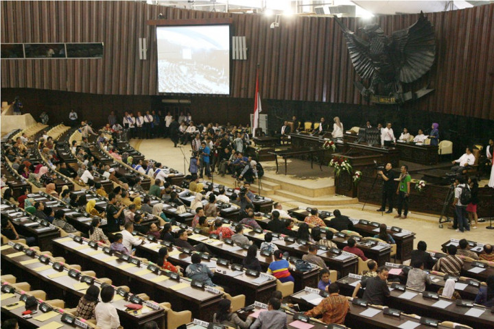 Paripurna DPR Sahkan 5 Pimpinan KPK Periode 2015-2019