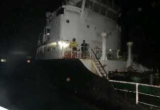 TNI Amankan Kapal Diduga Merompak 2.900 Ton Minyak