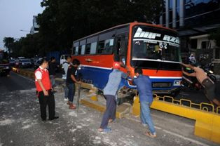 Sopir Sayangkan Sikap Arogan Petugas Saat Operasi Penertiban Metromini
