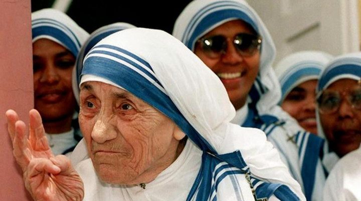 Paus Fransiskus Akui Keajaiban dari Bunda Teresa