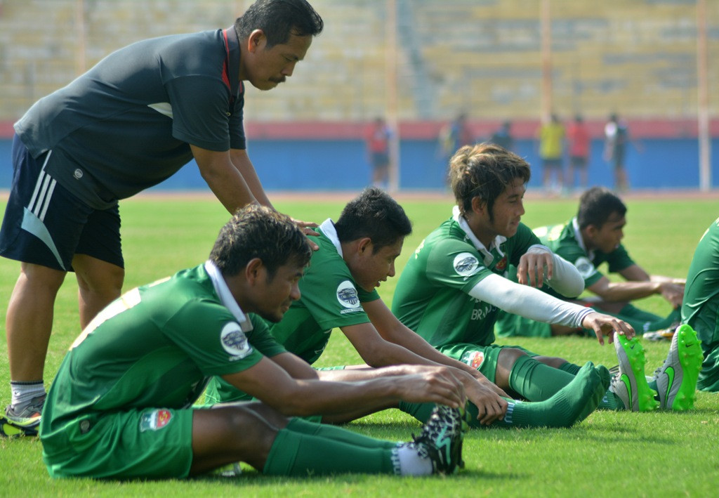 Pemain Surabaya United, Evan Dimas sedang menjalani latihan jelang pertandingan di PJS 2015 (ANTARA FOTO/Umarul Faruq)