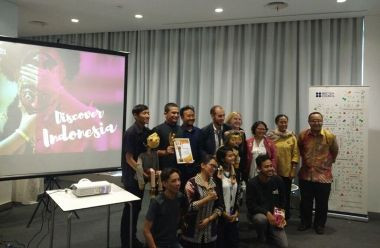 Indonesian Artists Mesmerizes British People 
