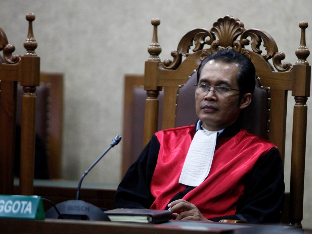 Hakim ad hoc Pengadilan Tipikor yang resmi terpilih sebagai pimpinan KPK, Alexander Marwata ketika memimpin sidang di Pengadilan Tipikor, Jakarta, Kamis (17/12). MI/ROMMY PUJIANTO.