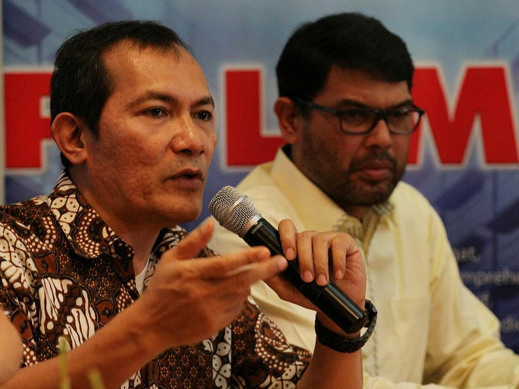 Pimpinan KPK terpilih Saut Situmorang (kiri) bersama Anggota Komisi III DPR RI fraksi PKS Nasir Jamil (kanan) menjadi pembicara pada acara diskusi di Jakarta, Sabtu (19/12). MI/ARYA MANGGALA.