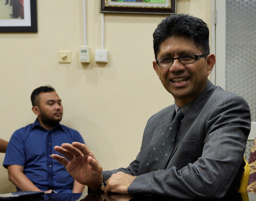  Laode Muhammad Syarif menunggu giliran untuk uji kelayakan dan kepatutan capim KPK di Kompleks Parlemen, Jakarta, Rabu 16 Desember 2015. Antara Foto/Sigid Kurniawan