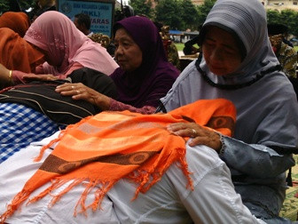Peringati Hari Ibu dengan Sungkem Massal
