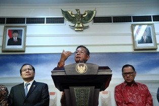 Darmin Umumkan Paket Kebijakan Ekonomi Jilid 8