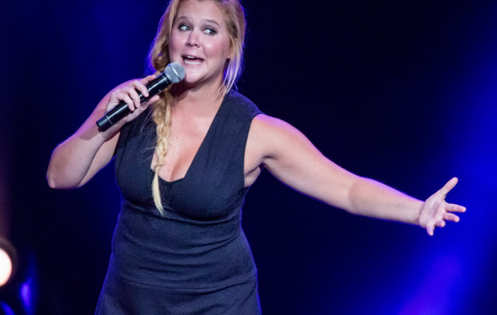 Amy Schumer Diajak Kencan Pengkritiknya
