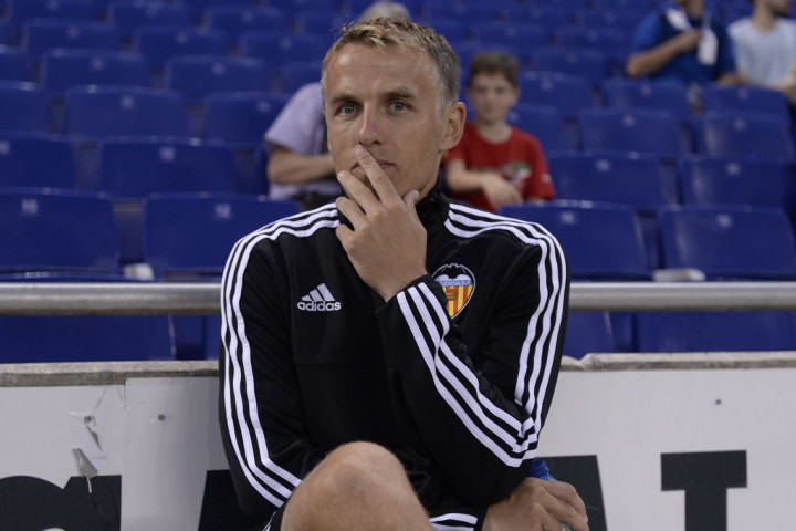 Neville: Beri Van Gaal Waktu!