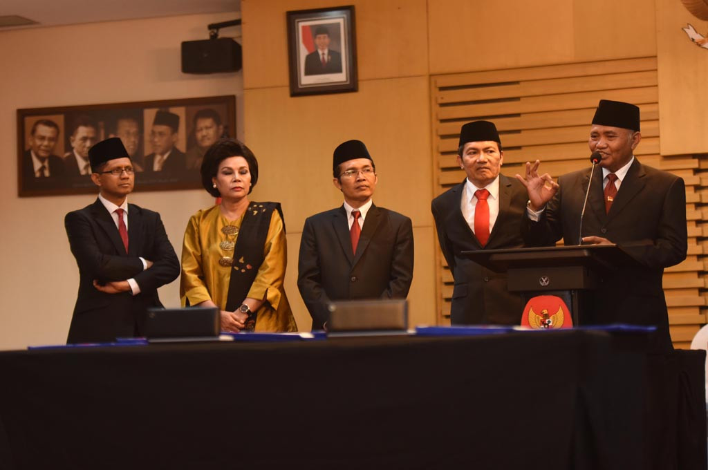 Agus berbicara di mimbar bersama pimpinan KPK lainnya-----Ant/Akbar Nugroho