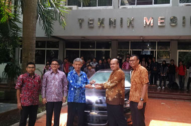 General Motors Donasi Mobil untuk Penelitian  