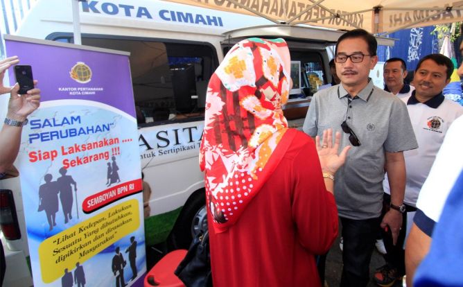 Sambut Hari Ibu, Menteri Ferry Perintahkan Prioritaskan Pelayanan Ibu dan Wanita