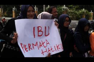 Mahasiswa Ini 'Mendemonstrasi' Para Ibu
