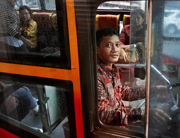 PT Transjakarta Butuh Banyak Sopir, Gaji Menggiurkan