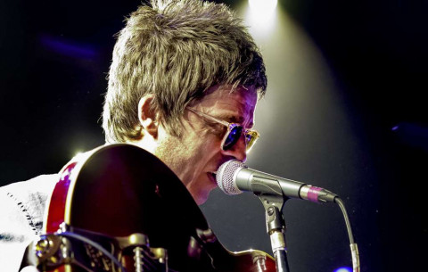 Noel Gallagher Juara Single Vinyl Terbaik