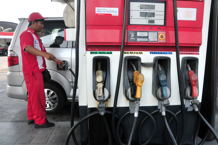 Besok, Pemerintah Umumkan Penurunan Harga Premium dan Solar 