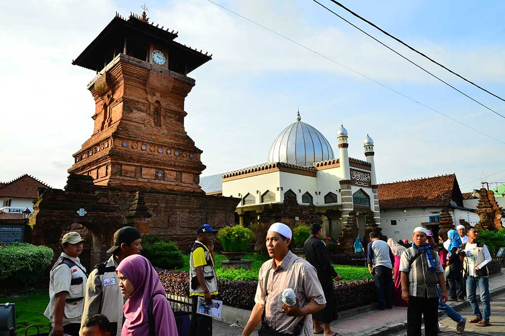 Libur Hari Maulid Nabi, Masjid Menara Kudus Ramai Dikunjungi Wisatawan