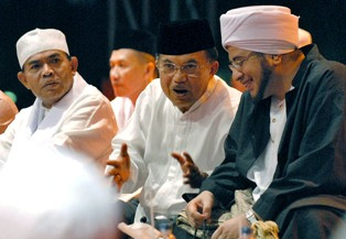 Dilarang Ahok Gunakan Monas, Majelis Rosulullah Minta ke JK