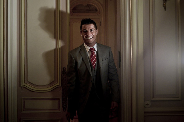 Ronaldo Ucapkan Selamat Natal Sambil Selfie