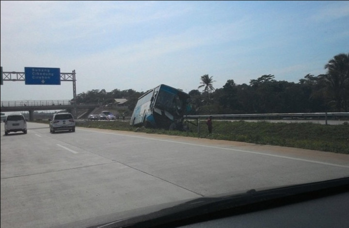 Bus dan Truk Terlibat Kecelakaan di Tol Cipali