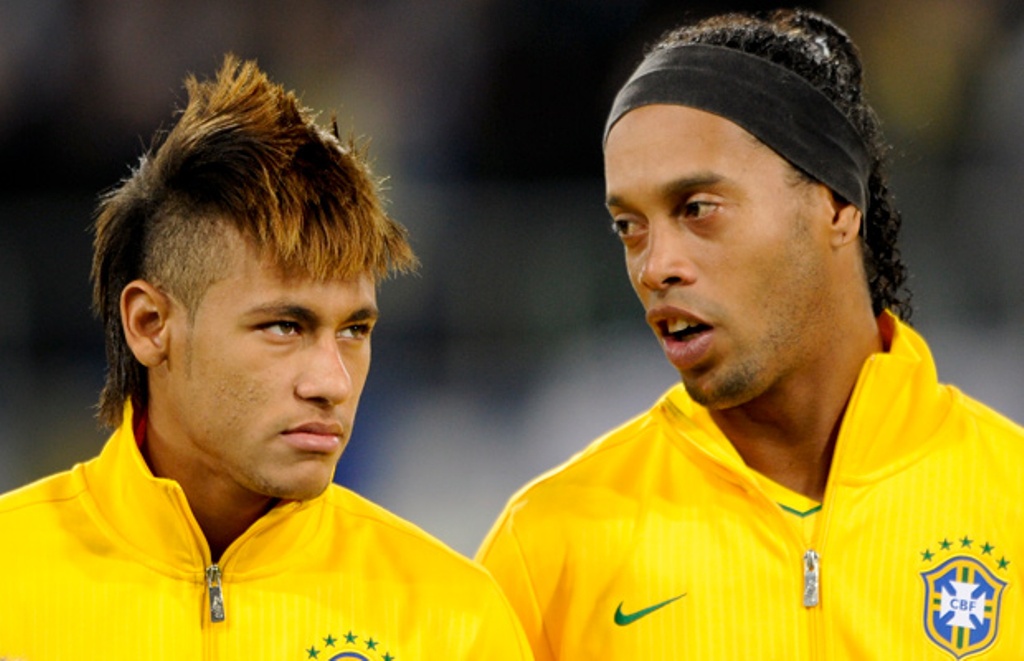Neymar dan Ronaldinho saat memperkuat Timnas Brasil (Foto: http://neymar.website/)